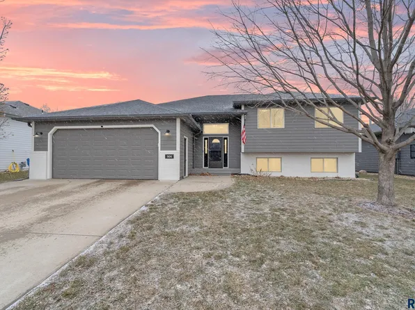 904 Chestnut St, Harrisburg, SD 57032