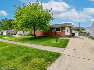 33755 Newport Dr, Sterling Heights, MI 48310