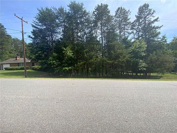 4th image of 680 Sina Ave #2