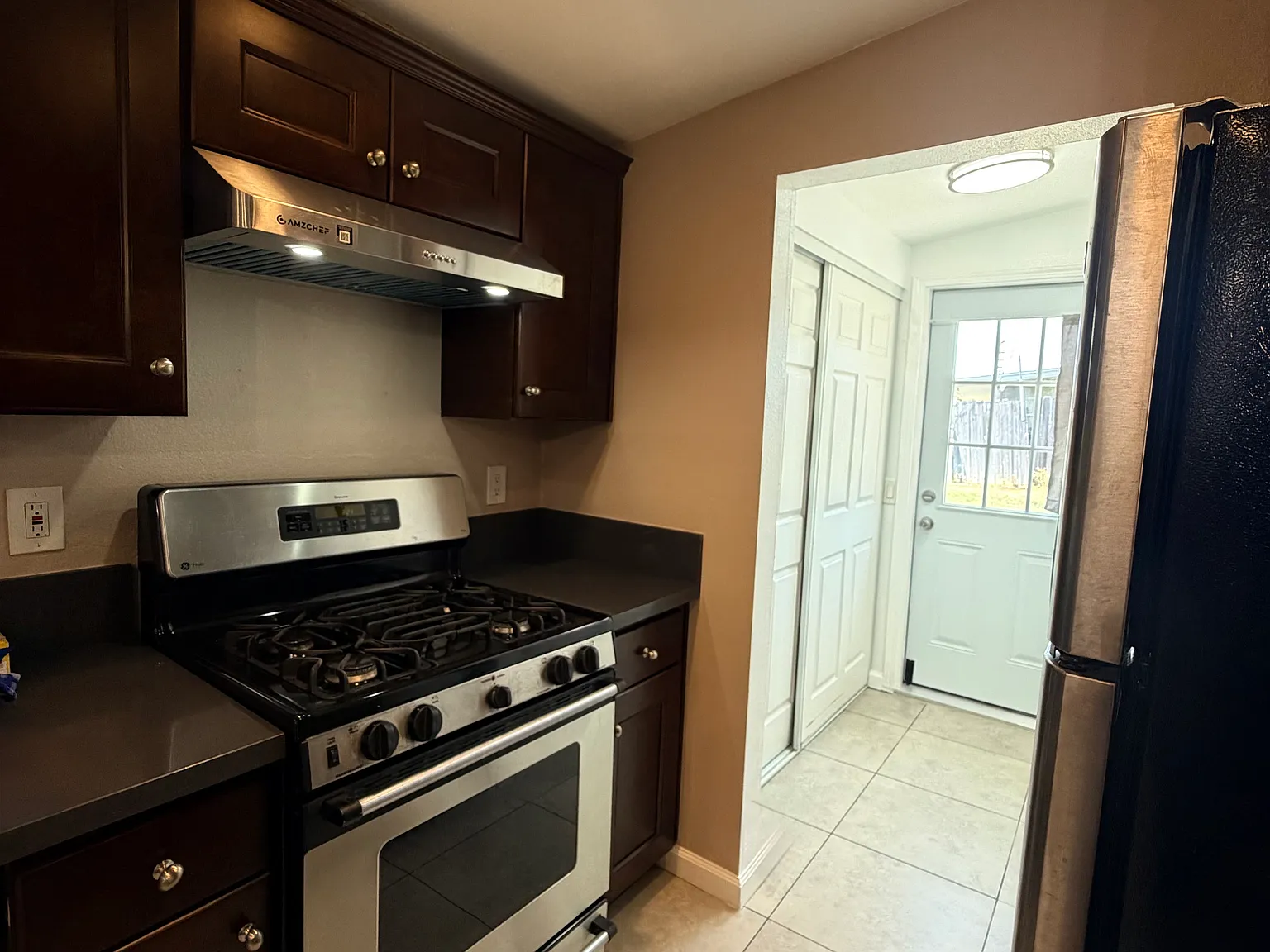 4 bed, 1200 sqft, $3,550 — Photo 3