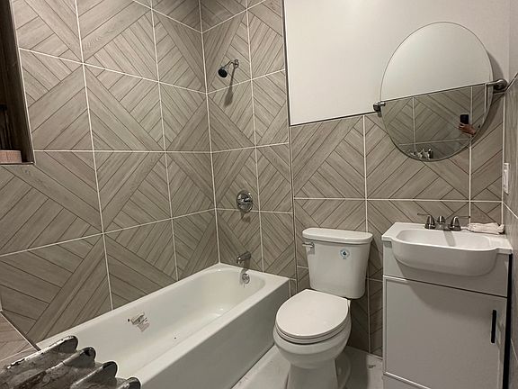 5th image of 2859 W 24th Blvd #1R