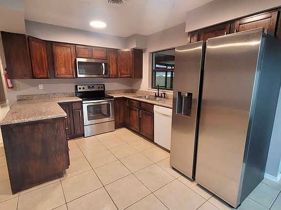 4th image of 238 Balboa Dr
