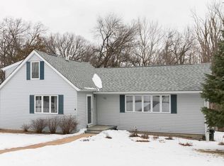 710 Carroll Dr SE, Cedar Rapids, IA 52403