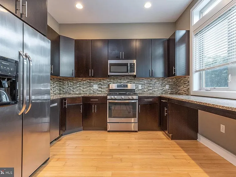 1116 N Hope St — Photo 8