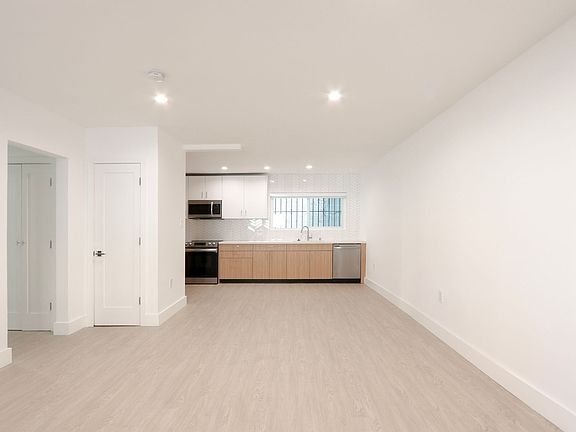 5th image of 1727 N Edgemont St APT 9