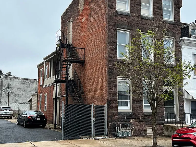 131 S 3rd St — Photo 10