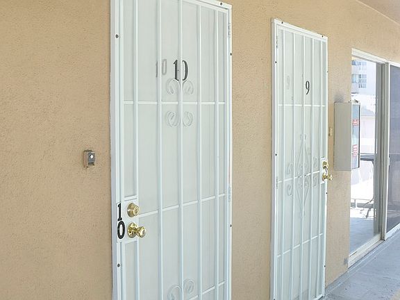 2nd image of 540 Glenrock Ave APT 10