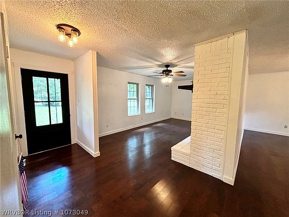 4th image of 406 S Elm St
