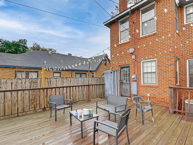 2412 Oakdale St — Photo 33