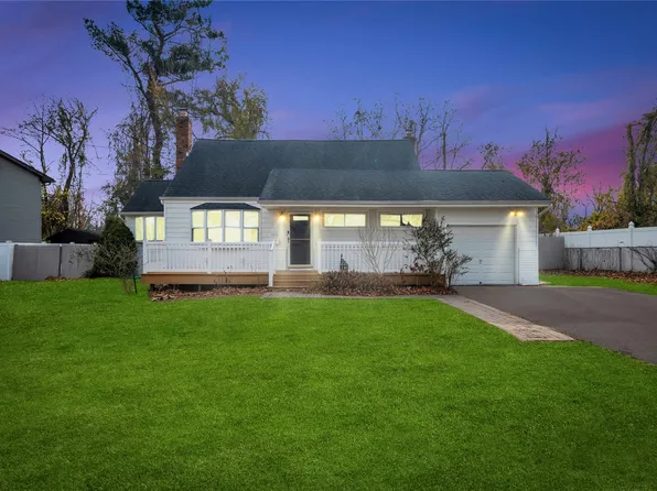 160 Kime Avenue N, North Babylon, NY 11703