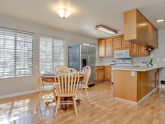 3rd image of 220 Teton Pl
