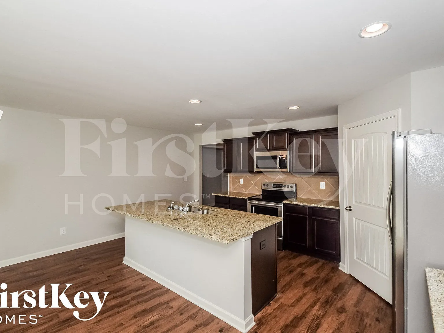 4 bed, 2.0 bath, 1774 sqft, $1,965 — Photo 3