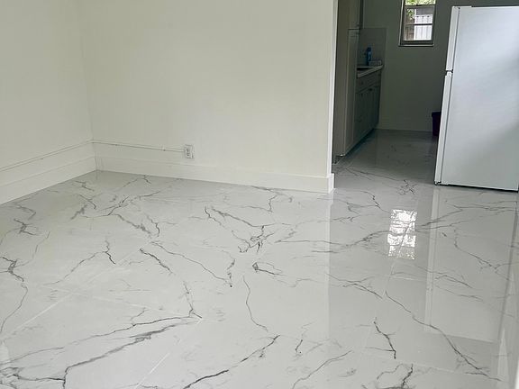 4th image of 1215 NE 14th Ave #2