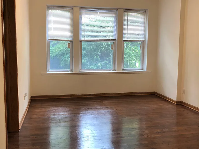 2254 W Berteau Ave #1 — Photo 4