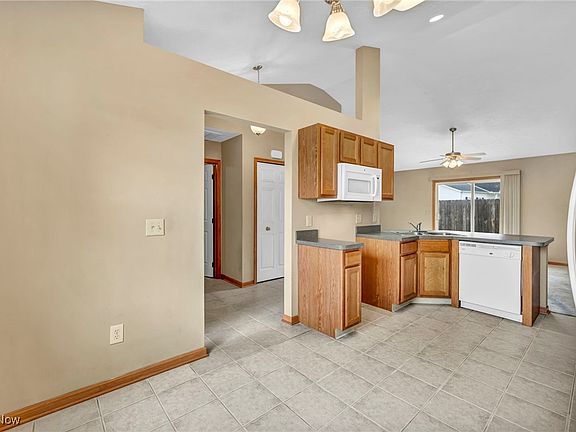 5th image of 224 Reserve Cir