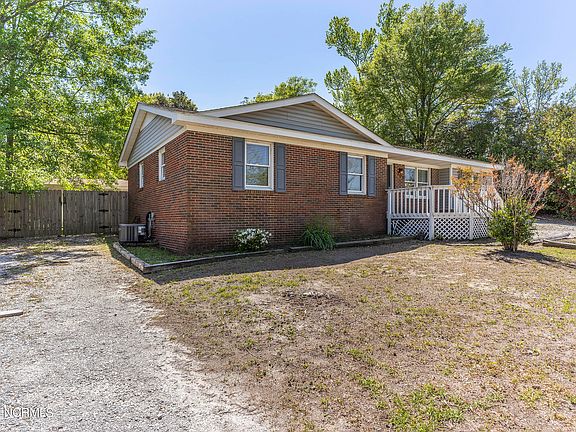 3rd image of 705 Lorraine Circle