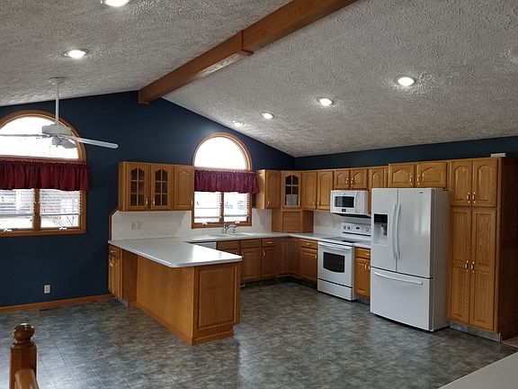 5th image of 710 Friesen Ave