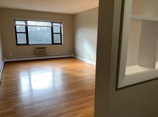 286 Grove St APT 4, Auburndale, MA 02466