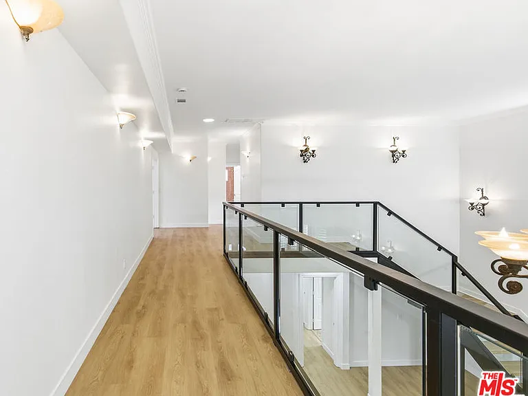 23114 Mariano St — Photo 28