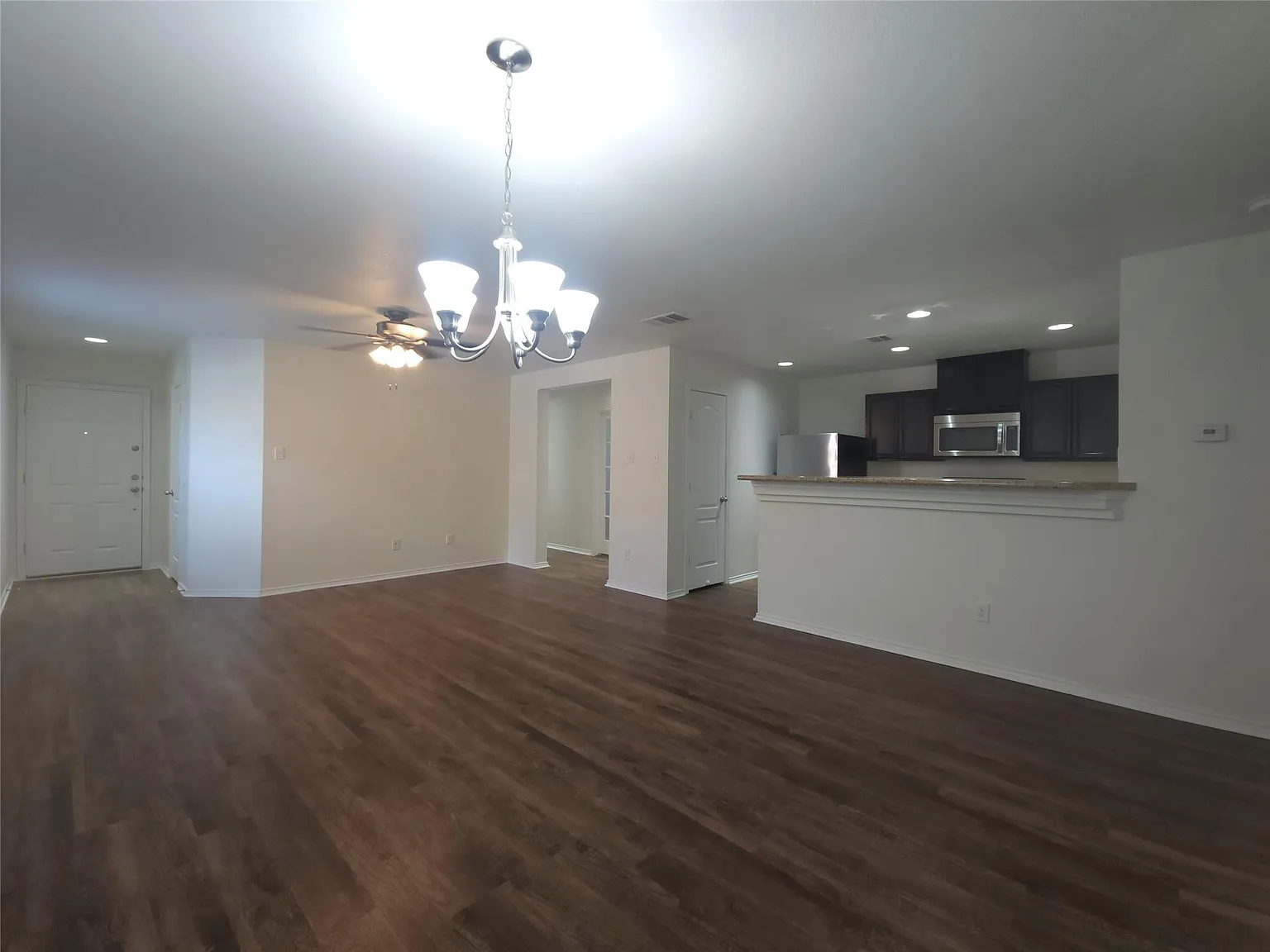 3 bed, 2.0 bath, 1368 sqft, $1,799 — Photo 3