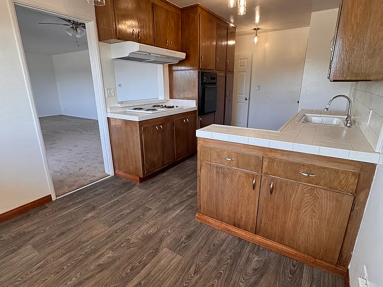319 E Tamarack Ave #5 — Photo 1