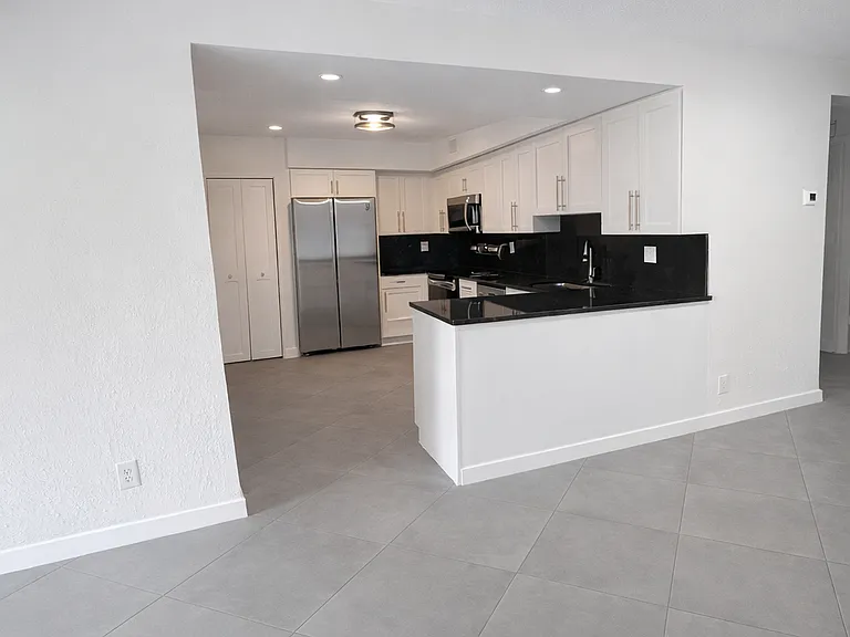3355 Jaywood Ter #J113 — Photo 4
