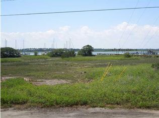 23 9th St W, Folly Beach, SC 29439