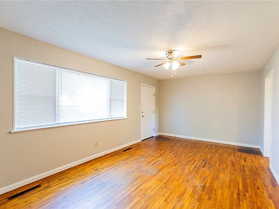 4th image of 1211 Young St