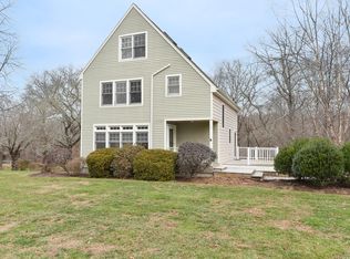 540 Slocum Rd, Saunderstown, RI 02874