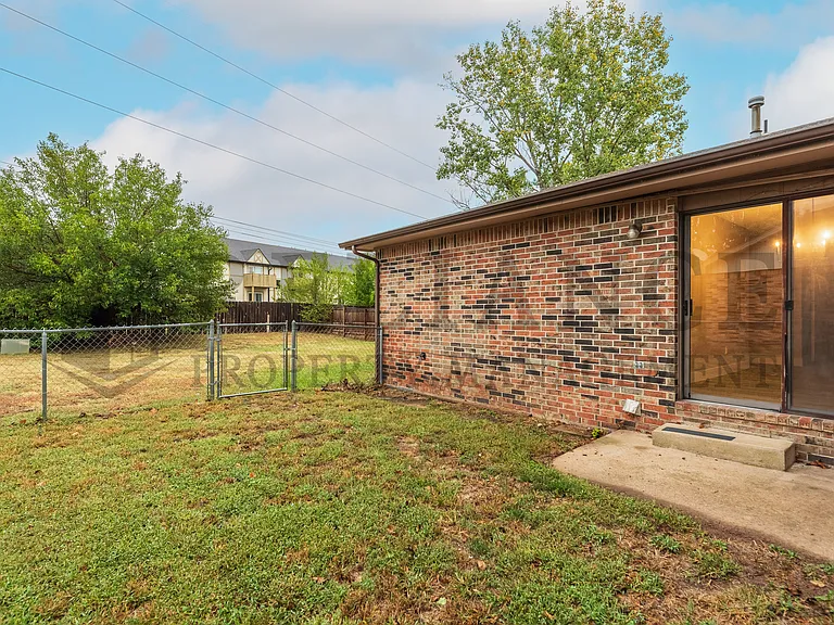 6908 W Oneil St — Photo 5