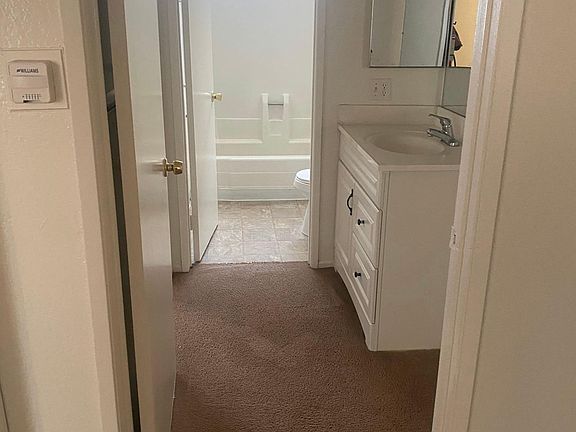 4th image of 6710 Woodley Ave #13