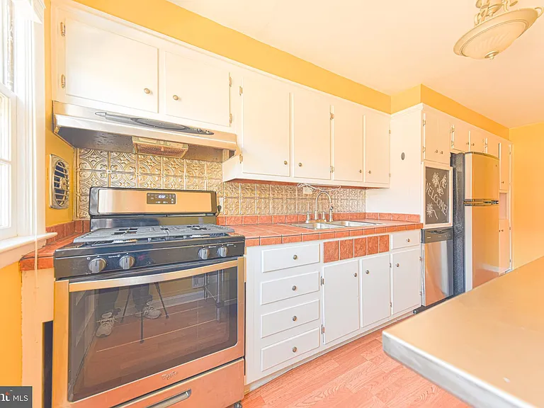 1130 Linden Ave — Photo 8