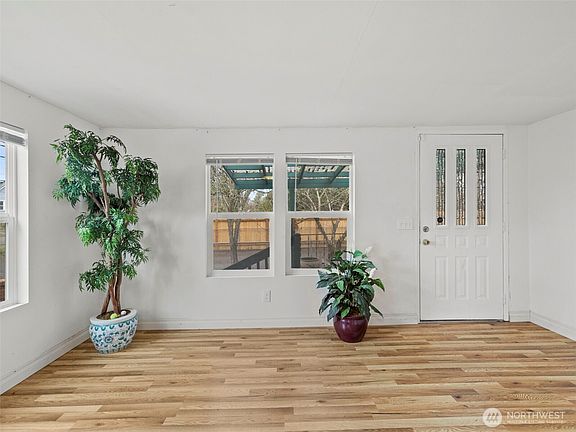 4th image of 11040 14th Avenue SW