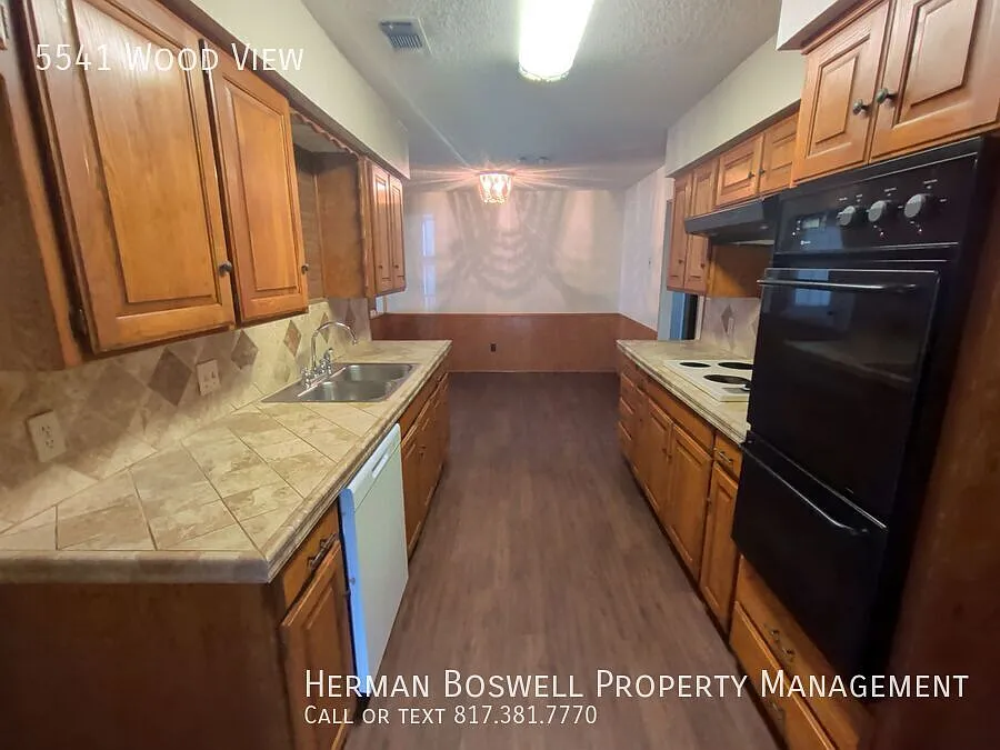 5541 Woodview, North Richland Hills, TX 76180 — Photo 4