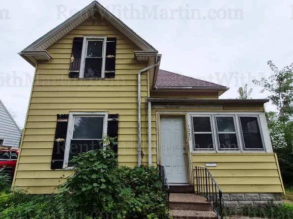 1020 Columbia St, Waterloo, IA 50703