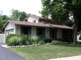 1628 Dixie Dr, Waukesha, WI 53189