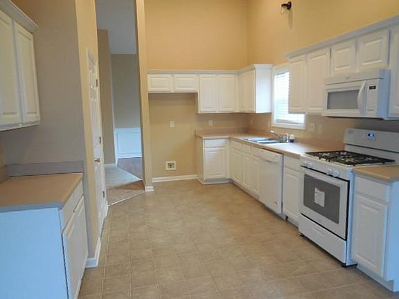 4th image of 668 Bartow Dr