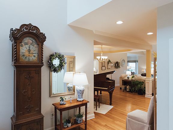 3rd image of 1002 Hunters Lake Dr