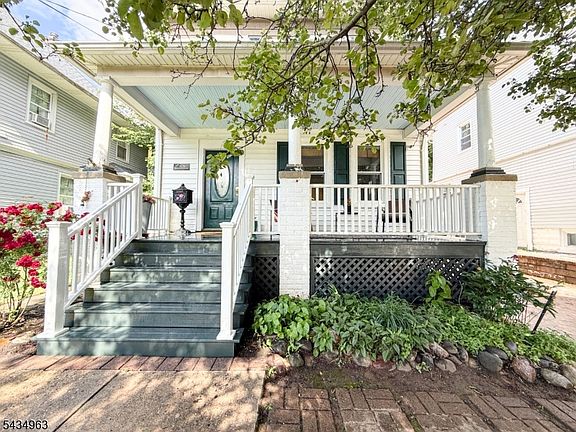 2nd image of 26 Davey St