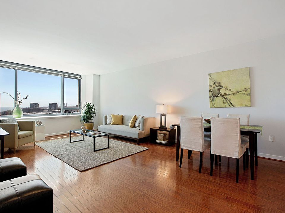 1st image of 250 King St Unit 1306