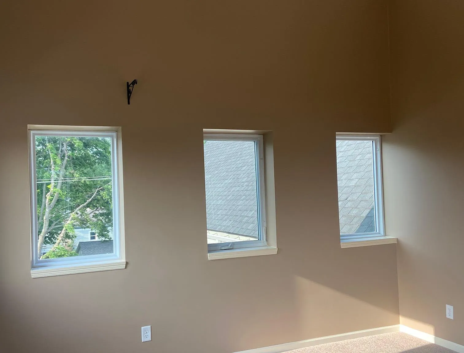 3 bed, 2100 sqft, $1,550 — Photo 2