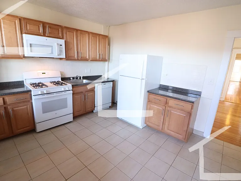 6 Barrows St #4 — Photo 1