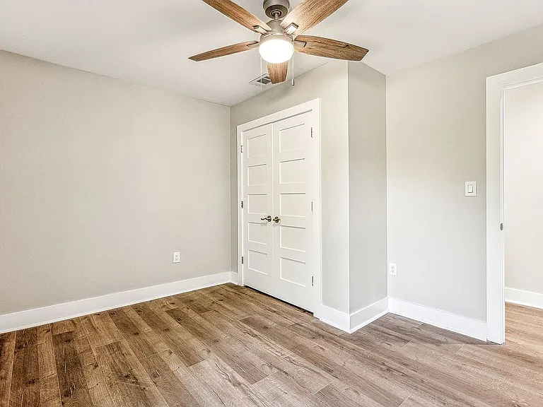 302 W Collins St — Photo 19