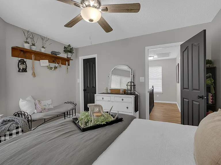 805 Vantage Ct — Photo 16