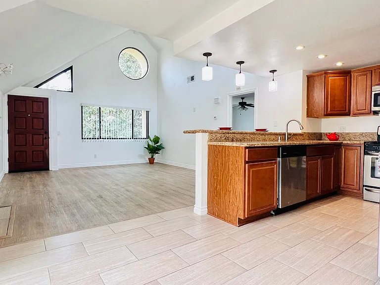 333 N Melrose Dr #F — Photo 9