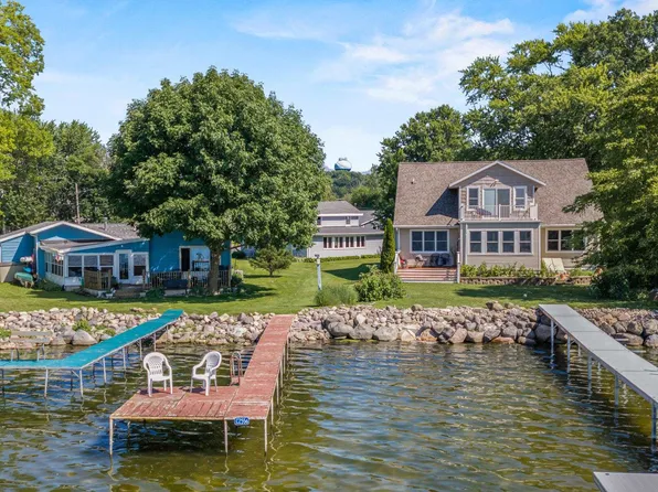 5904 Lake Edge Rd, Mc Farland, WI 53558