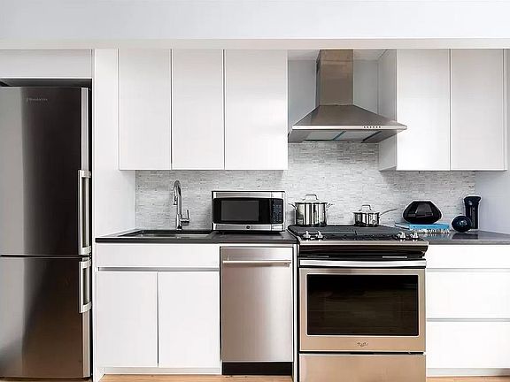 5th image of 504 Myrtle Ave APT 7G