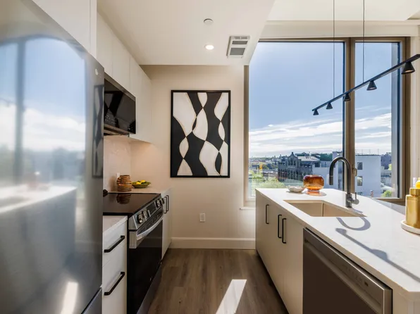 75 Dupont Street image 3 of 29