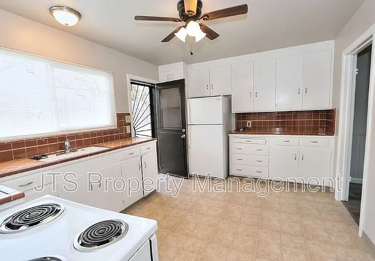 4439 V St #1 — Photo 28