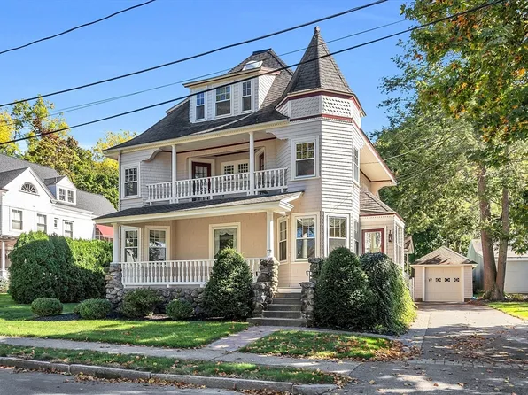 12 Locke St, Andover, MA 01810